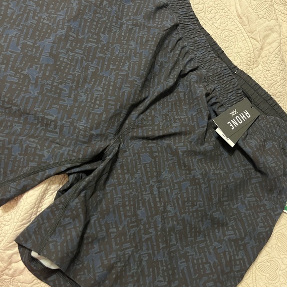 Rhone Men's Black and Blue Patterned Shorts Size XL NWT - Picture 1 of 4